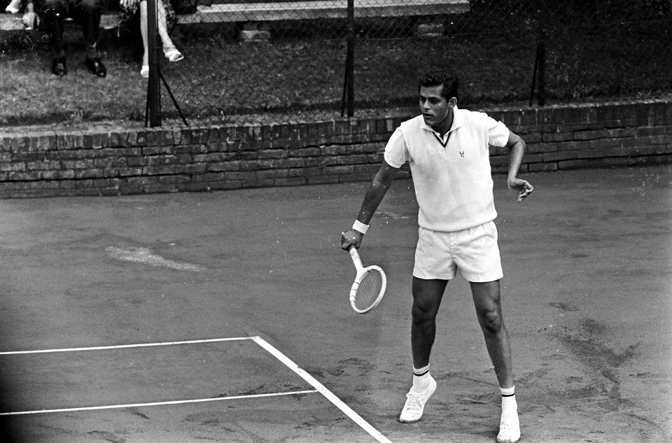 Tennistoernooi in Hilversum, P. Lall uit Indie in actie, Bestanddeelnr 917-9780