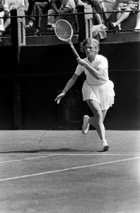Tenniskampioenschappen, Trudy Groenman in actie, Bestanddeelnr 918-0624