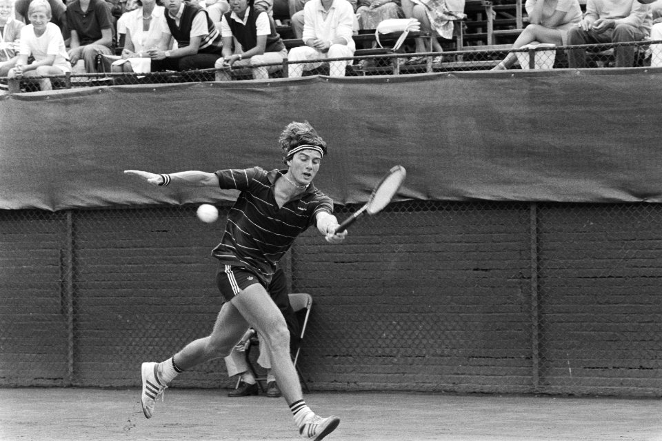 Tennis, melkhuisje Eric Wilborts in aktie, Bestanddeelnr 932-2518