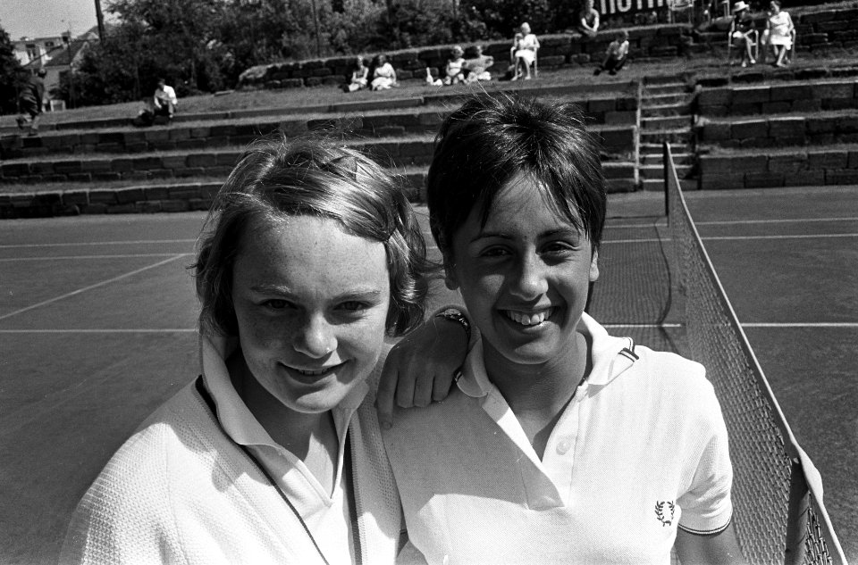 Tenniskampioenschappen, links Ada Bakker en rechts Judith Salome, Bestanddeelnr 918-0677