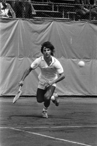 Tenniskampioenschappen Melkhuisje, Gimenez in aktie, Bestanddeelnr 928-6927