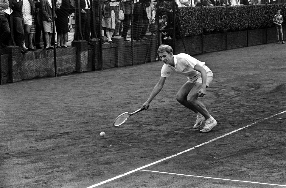 Tennistoernooi in Hilversum, de Nederlander Evert Schneid in actie, Bestanddeelnr 917-9783