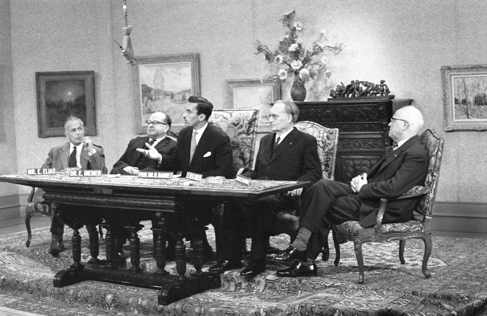 Televisieuitzending Journalistiek en politiek in 15 jaar Mr Elias , dr Diemer, Bestanddeelnr 913-2290