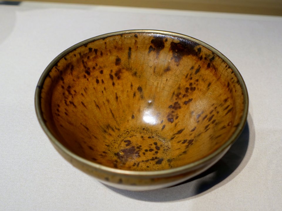 Tenmoku teabowl, Japan, Mino kilns, Muromachi period, 1530-1550 AD, stoneware, iron slip under wood-ash glaze, metal rim - Freer Gallery of Art - DSC04752