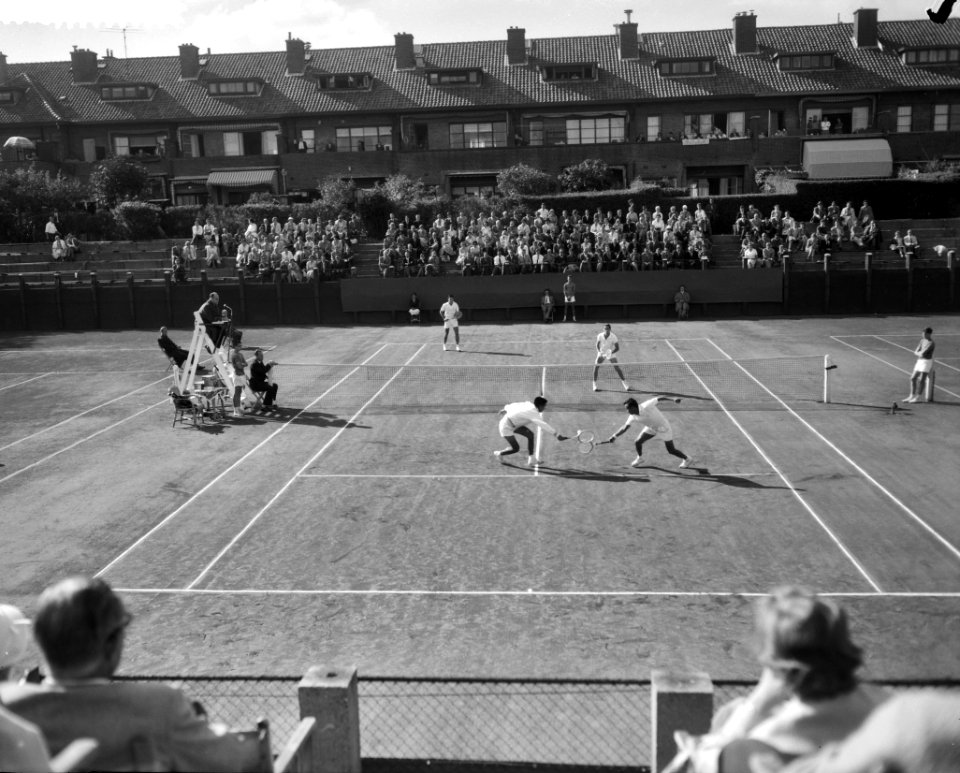 Tennissers van G Kramer in Scheveningen, Bestanddeelnr 911-4477