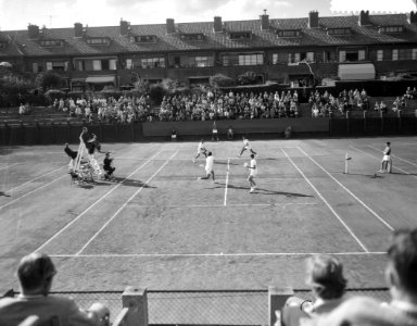 Tennissers van G Kramer in Scheveningen, Bestanddeelnr 911-4479