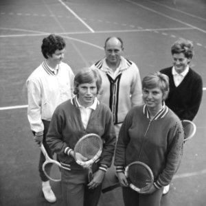 Tennisters voor links Trudy Groenman, Anja Lepoutre, links achter Betty Stöve en, Bestanddeelnr 918-7278