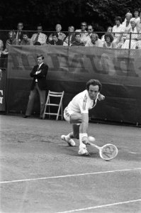 Tennistoernooi Melkhuisje Hilversum Tom Okker in actie, Bestanddeelnr 929-8347