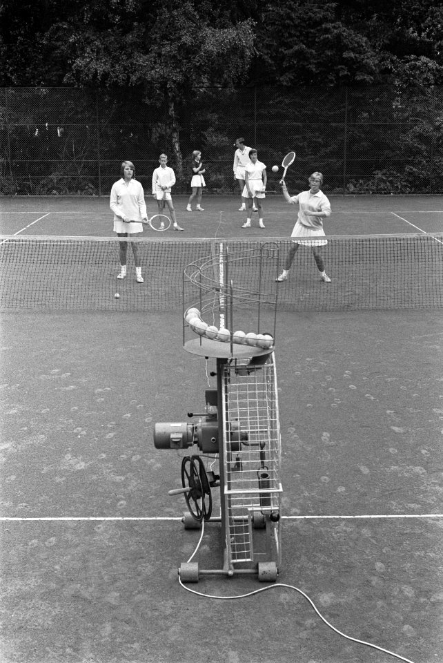 Tenniskanon in Nederland bij tennisclub Zandvoort, Bestanddeelnr 915-3789