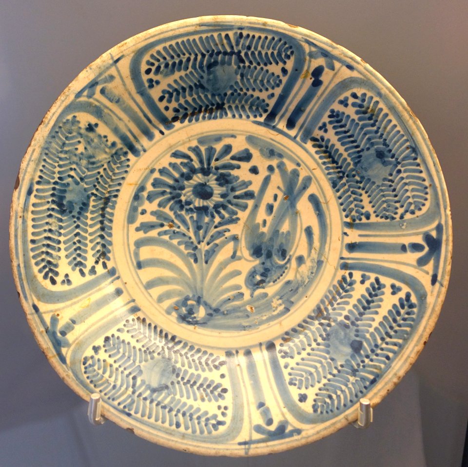 Talavera plate, ceramic - Museo Nacional de Artes Decorativas - Madrid, Spain - DSC08061