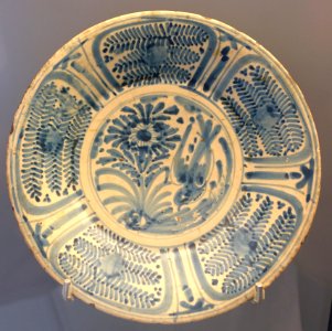 Talavera plate, ceramic - Museo Nacional de Artes Decorativas - Madrid, Spain - DSC08061