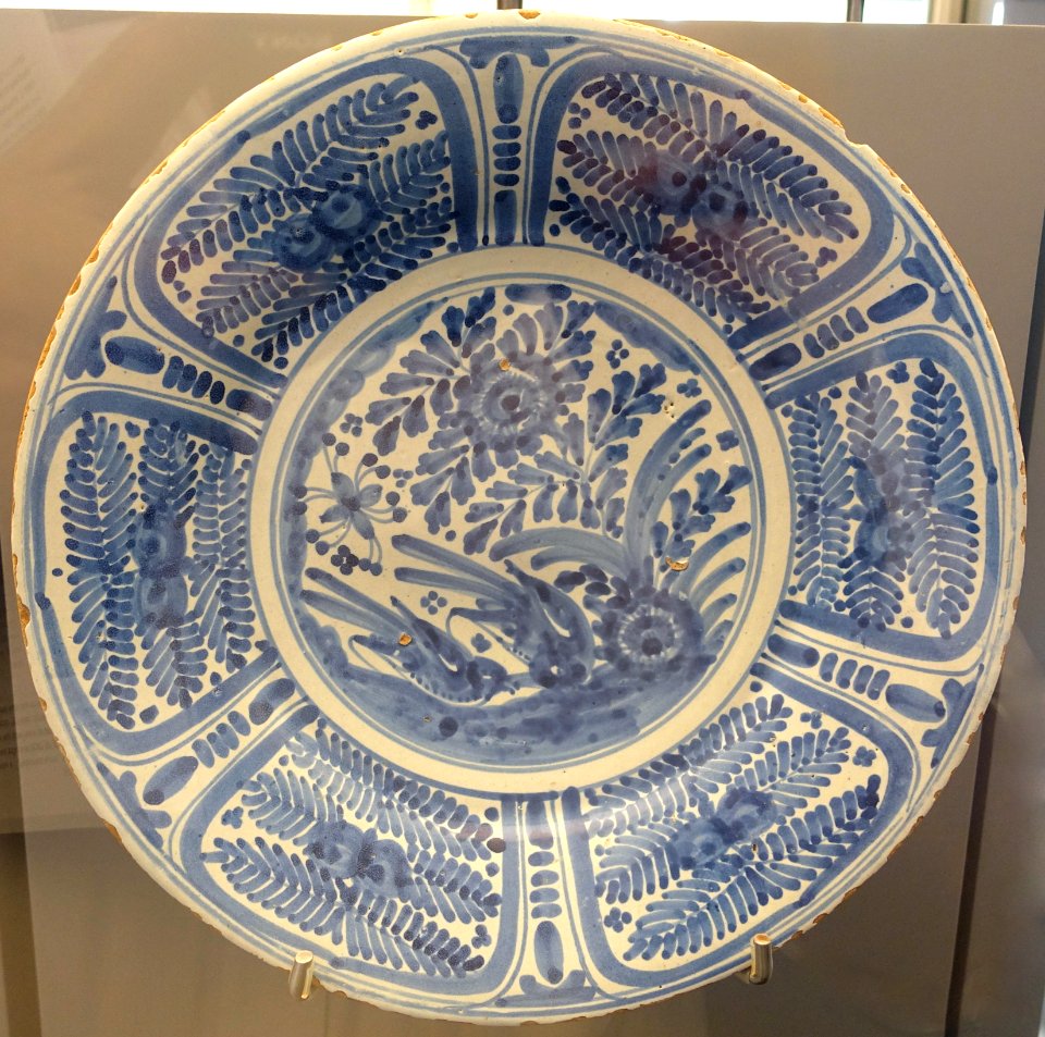 Talavera plate, ceramic - Museo Nacional de Artes Decorativas - Madrid, Spain - DSC08066