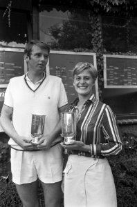 Tenniskampioenschappen, Scheveningen l. Nick Fleury (kampioen) en Marijke Schaa, Bestanddeelnr 922-7150