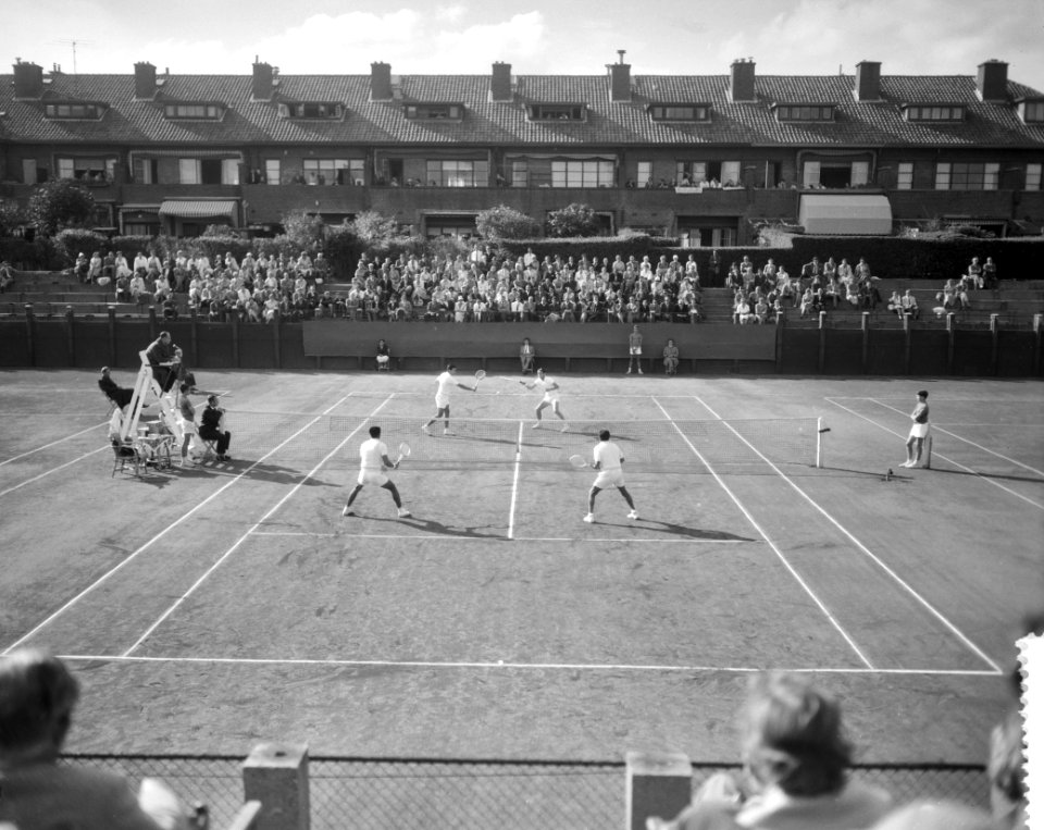 Tennissers van G Kramer in Scheveningen, Bestanddeelnr 911-4478