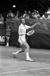 Tennistoernooi Melkhuisje Hilversum Tom Okker in actie, Bestanddeelnr 929-8349