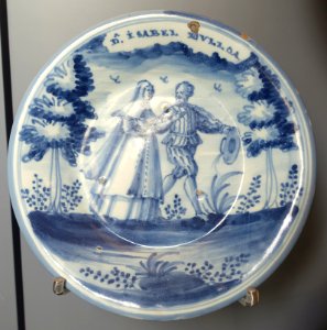 Talavera plate with couple, ceramic - Museo Nacional de Artes Decorativas - Madrid, Spain - DSC08106