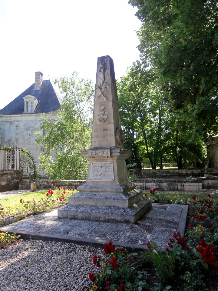 Taillebourg (Charente-Maritime) monument aux morts