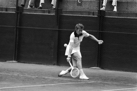 Tenniskampioenschappen METS-banen Tine Zwaan in actie, Bestanddeelnr 929-8543