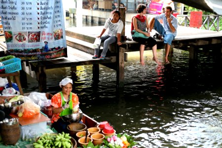 Taling Chan floating market photo