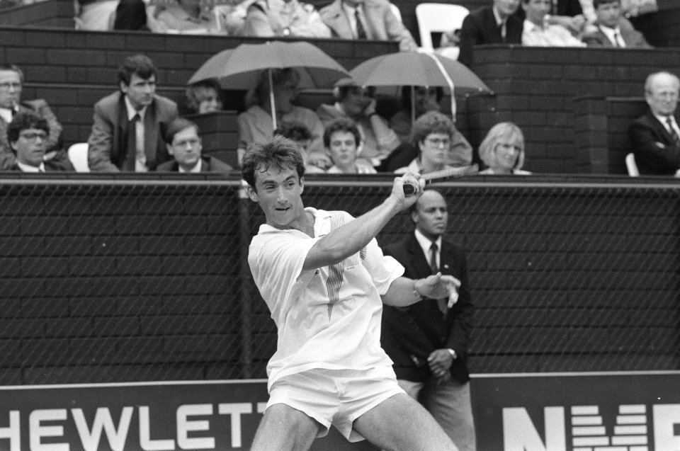 Tennis, Melkhuisje Menno Oosting in actie, Bestanddeelnr 934-2913