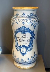 Talavera albarello, ceramic - Museo Nacional de Artes Decorativas - Madrid, Spain - DSC08130