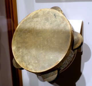Tambourine, Damascus, Syria, c. 1902, wood, skin, metal, mother-of-pearl - Harvard Semitic Museum - Cambridge, MA - DSC06086
