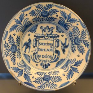 Talavera plate, ceramic - Museo Nacional de Artes Decorativas - Madrid, Spain - DSC08065