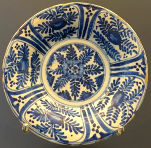Talavera plate, ceramic - Museo Nacional de Artes Decorativas - Madrid, Spain - DSC08064