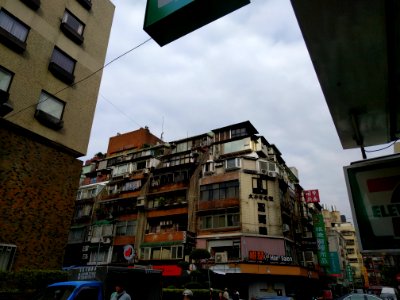 Taipei-apartments-with-rooftop-additions