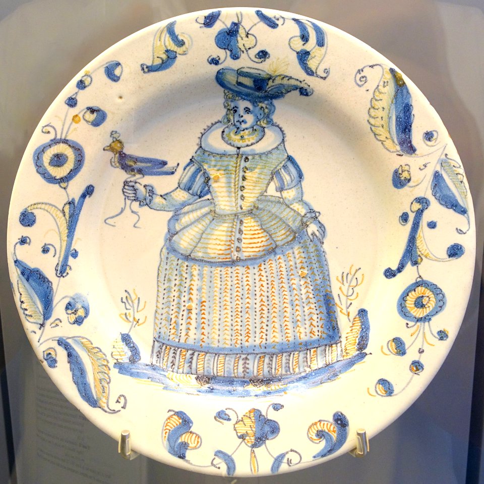Talavera plate, ceramic - Museo Nacional de Artes Decorativas - Madrid, Spain - DSC08078