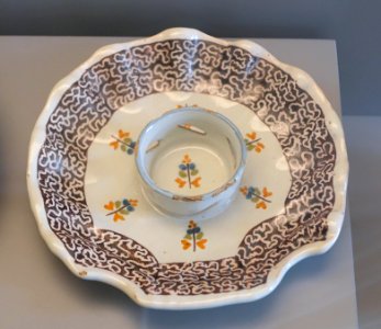 Talavera mancerina (chocolate cup holder), ceramic - Museo Nacional de Artes Decorativas - Madrid, Spain - DSC08144