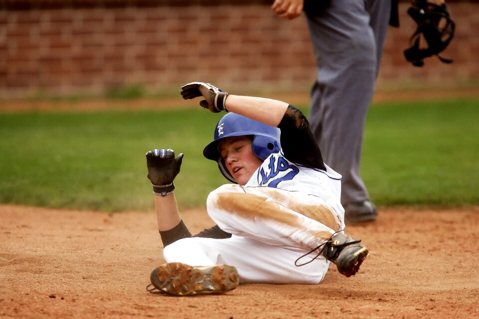 Scoring slide fallen photo