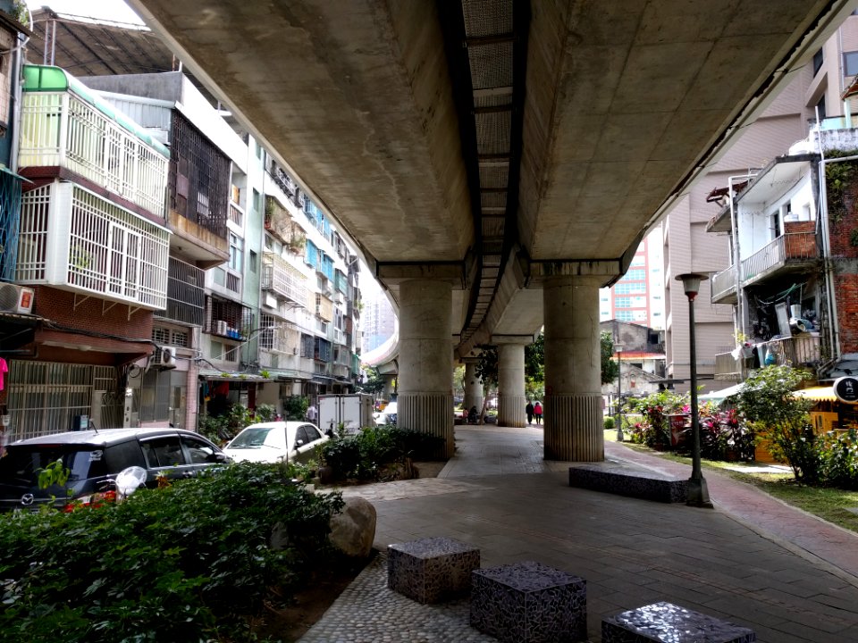Taipei-metro-xinbeitou-line-under-overpass