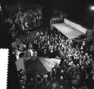 Televisiestuk Drie stuivers opera , overzicht van de kermis, Bestanddeelnr 911-7348