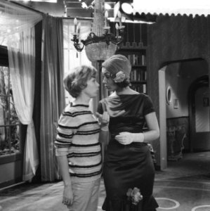 Televisiespel Oscar, links Rita Marechal en Heleen van Meurs, Bestanddeelnr 911-0614