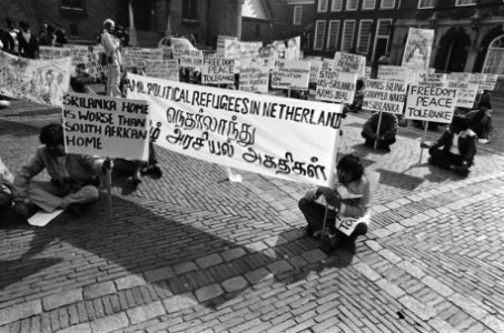 Tamils demonstreren op Binnenhof tegen de nieuwe noord-bed-bad regeling, Bestanddeelnr 933-3011 photo