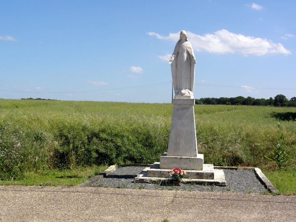Taillebourg (Charente-Maritime) statue de la Vierge