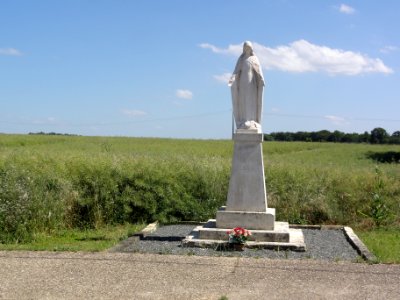 Taillebourg (Charente-Maritime) statue de la Vierge