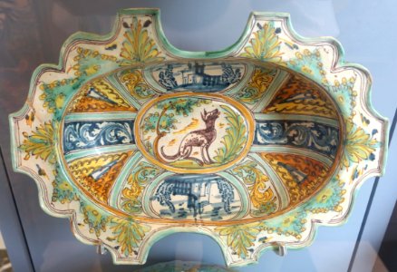 Talavera platter with rocaille rim, ceramic - Museo Nacional de Artes Decorativas - Madrid, Spain - DSC08112