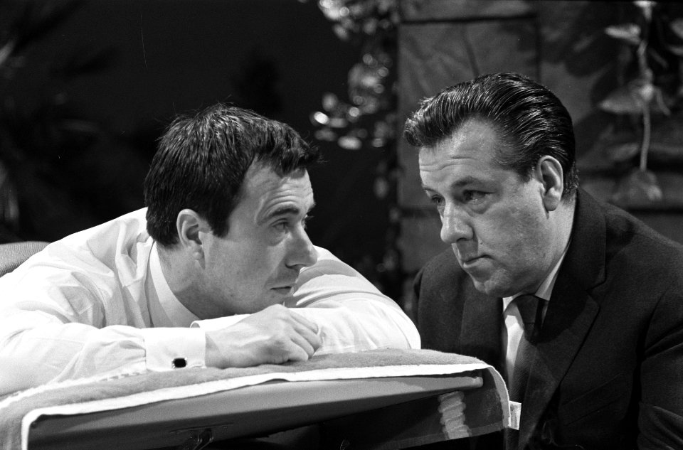 Televisiestuk Het grote mes . Ko van Dijk (rechts) en Paul Cammermans, Bestanddeelnr 912-4092