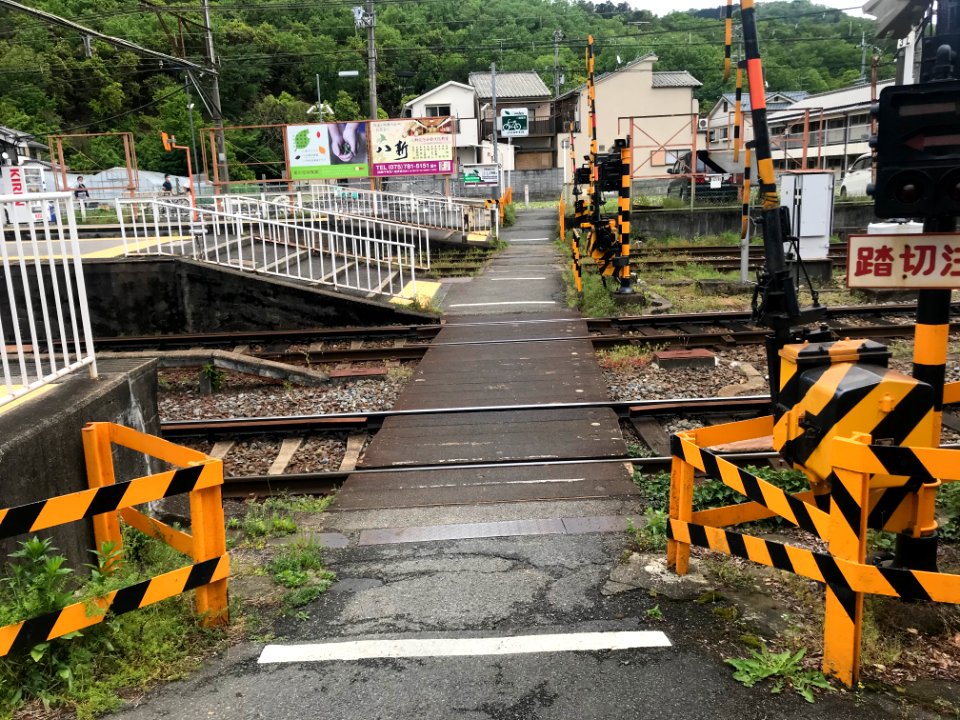 Takaragaike station level crossing 20200504