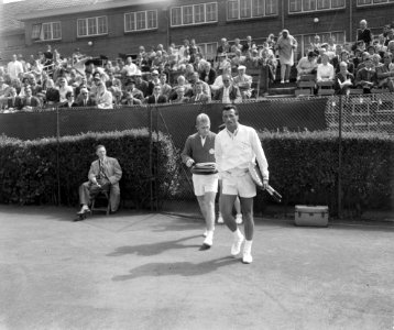 Tennis Noordwijk Professional Championship Robert Haillet (rechts) en Lew Hoa…, Bestanddeelnr 912-8082