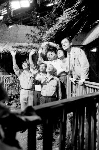 Televisiestuk Oponthoud in de jungle nummer 5 . Ton van Buk , Aselm van Melis , Fr, Bestanddeelnr 915-6133