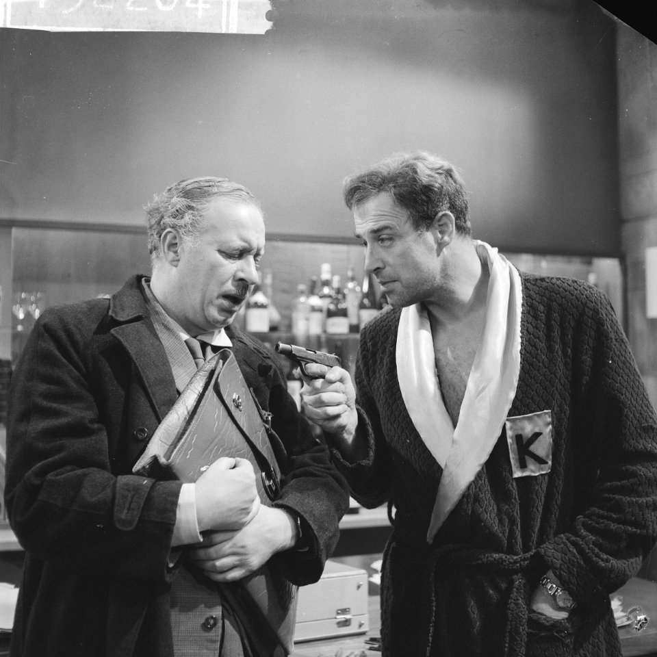 Televisiespel Vooravond in Naherfst . Leo de Hartogh en Jan Retel (links), Bestanddeelnr 913-2204