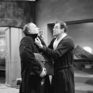 Televisiespel Vooravond in Naherfst . Leo de Hartogh en Jan Retel (links), Bestanddeelnr 913-2203