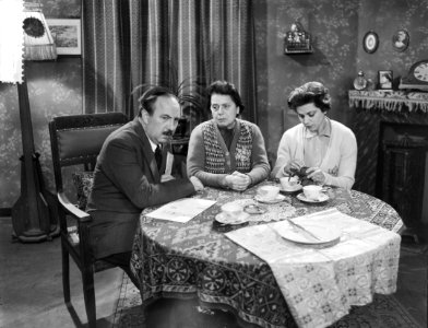 Televisiespel Waar de vossen lopen, vlnr Lex Goudsmit, Marie Hamel en Emmy, Bestanddeelnr 911-6864