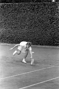 Tennis te Hilversum, Trudy Groenman in actie, Bestanddeelnr 917-9847