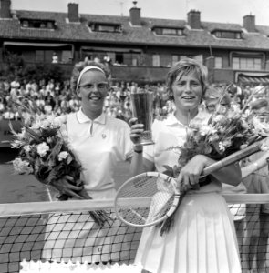 Tenniskampioenschap Nederland, (l) mevrouw Ridderhof (r) Trudi Groenman, Bestanddeelnr 916-7728