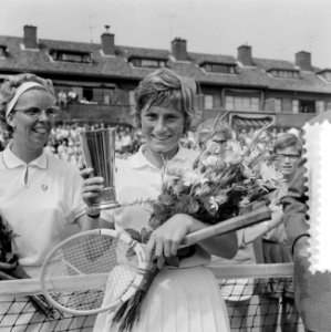 Tenniskampioenschap Nederland, (l) mevrouw Ridderhof (r) Trudi Groenman, Bestanddeelnr 916-7730