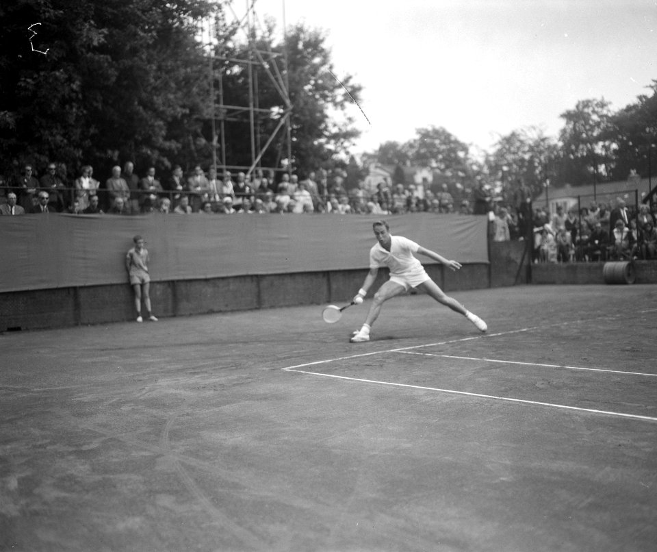 Tenniskampioenschap Nederland te Hilversum, tennisbaan on water, Bestanddeelnr 917-9889